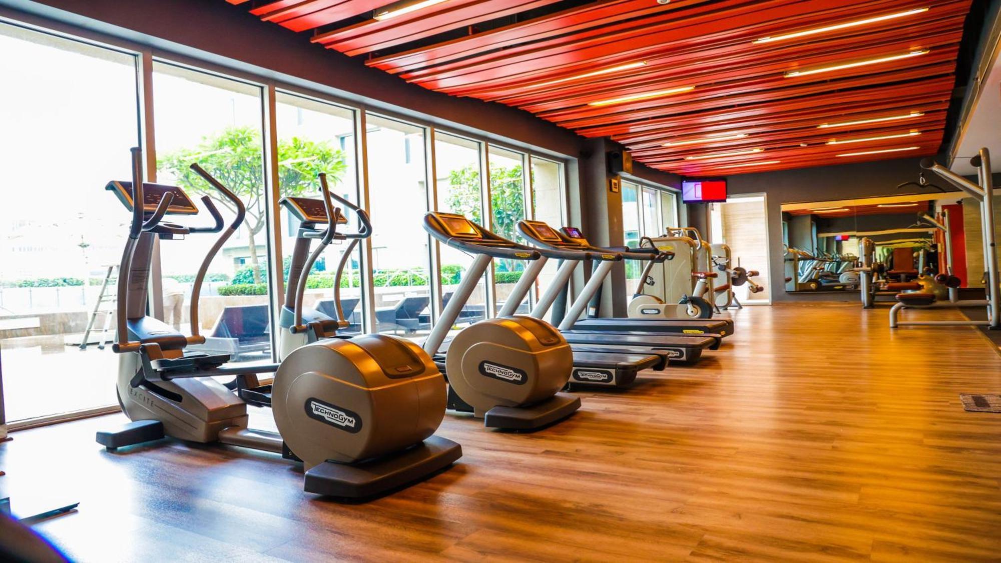 Holiday Inn New Delhi Aerocity By Ihg Exterior foto The gym at the hotel