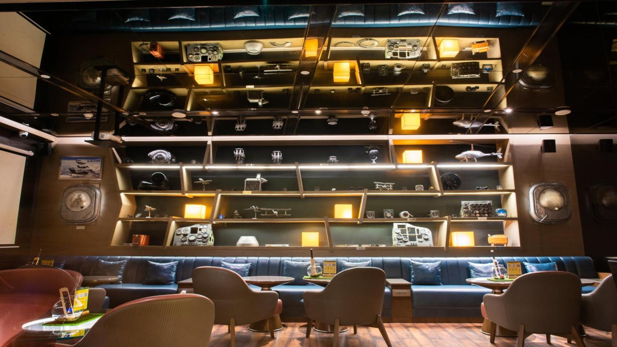Holiday Inn New Delhi Aerocity By Ihg Exterior foto The interior of the restaurant