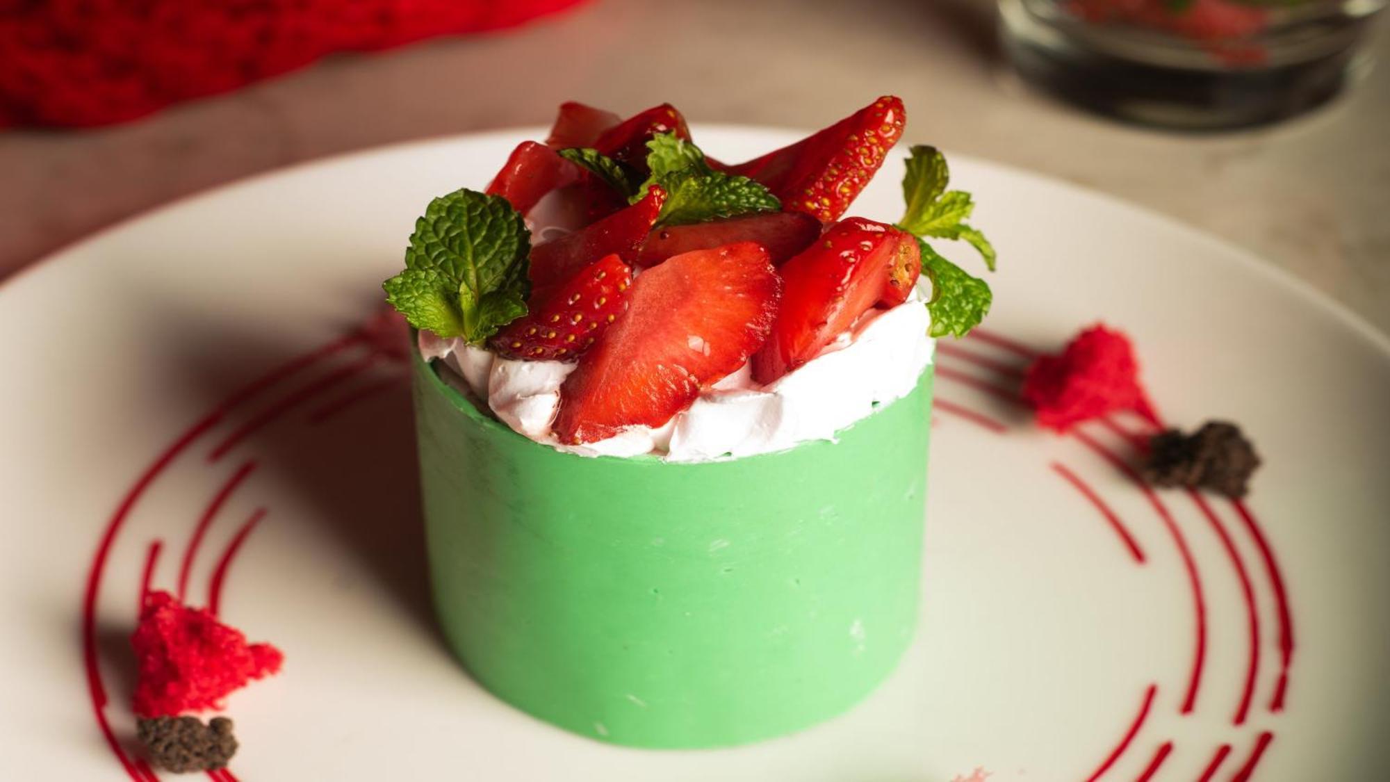 Holiday Inn New Delhi Aerocity By Ihg Exterior foto A strawberry parfait