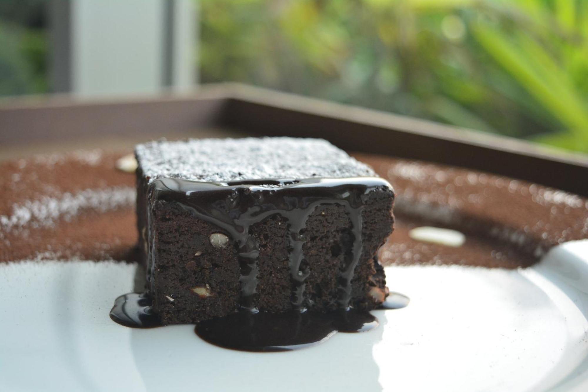 Holiday Inn New Delhi Aerocity By Ihg Exterior foto A chocolate cake